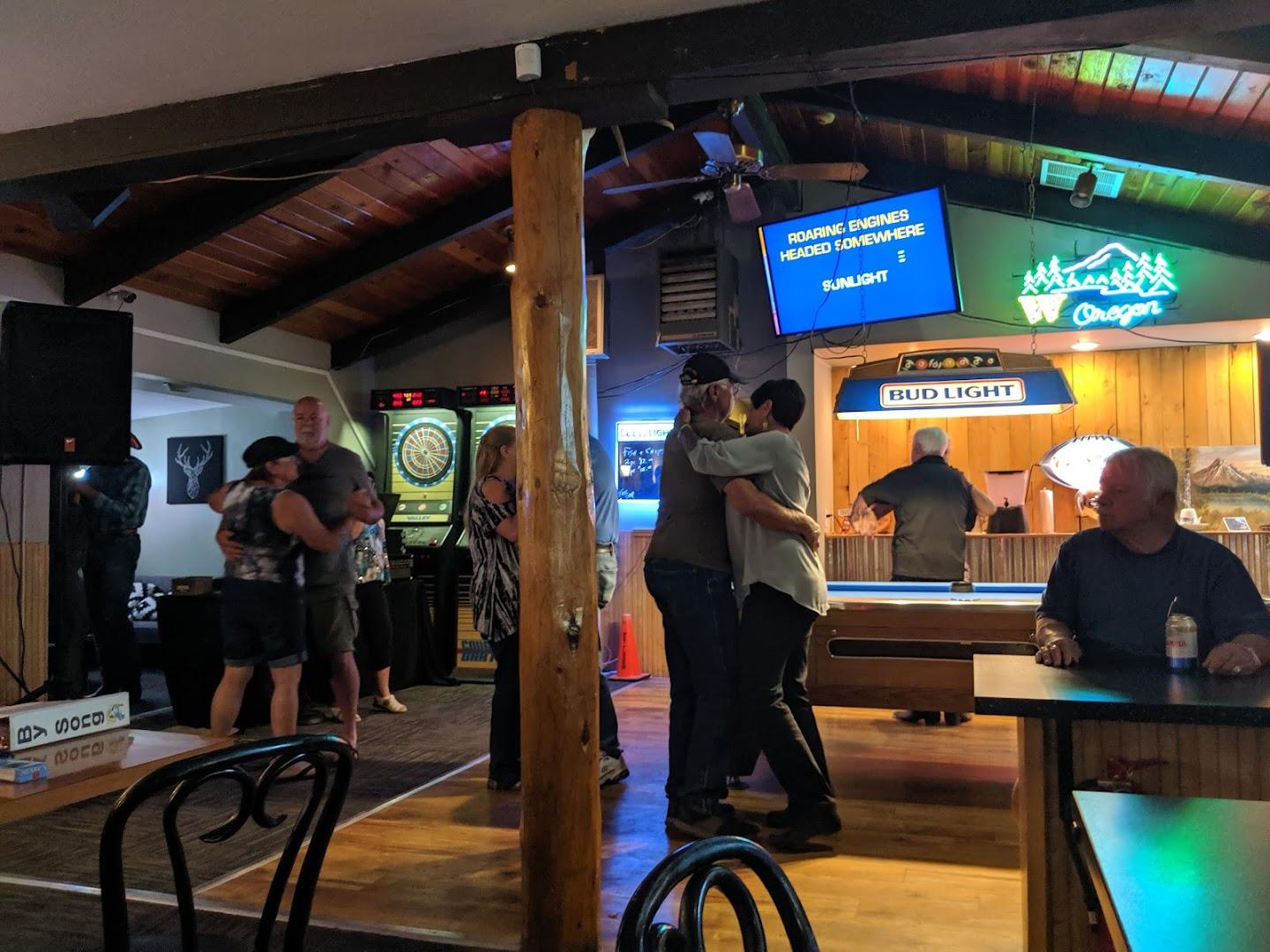 Lucky's Bar & Grill